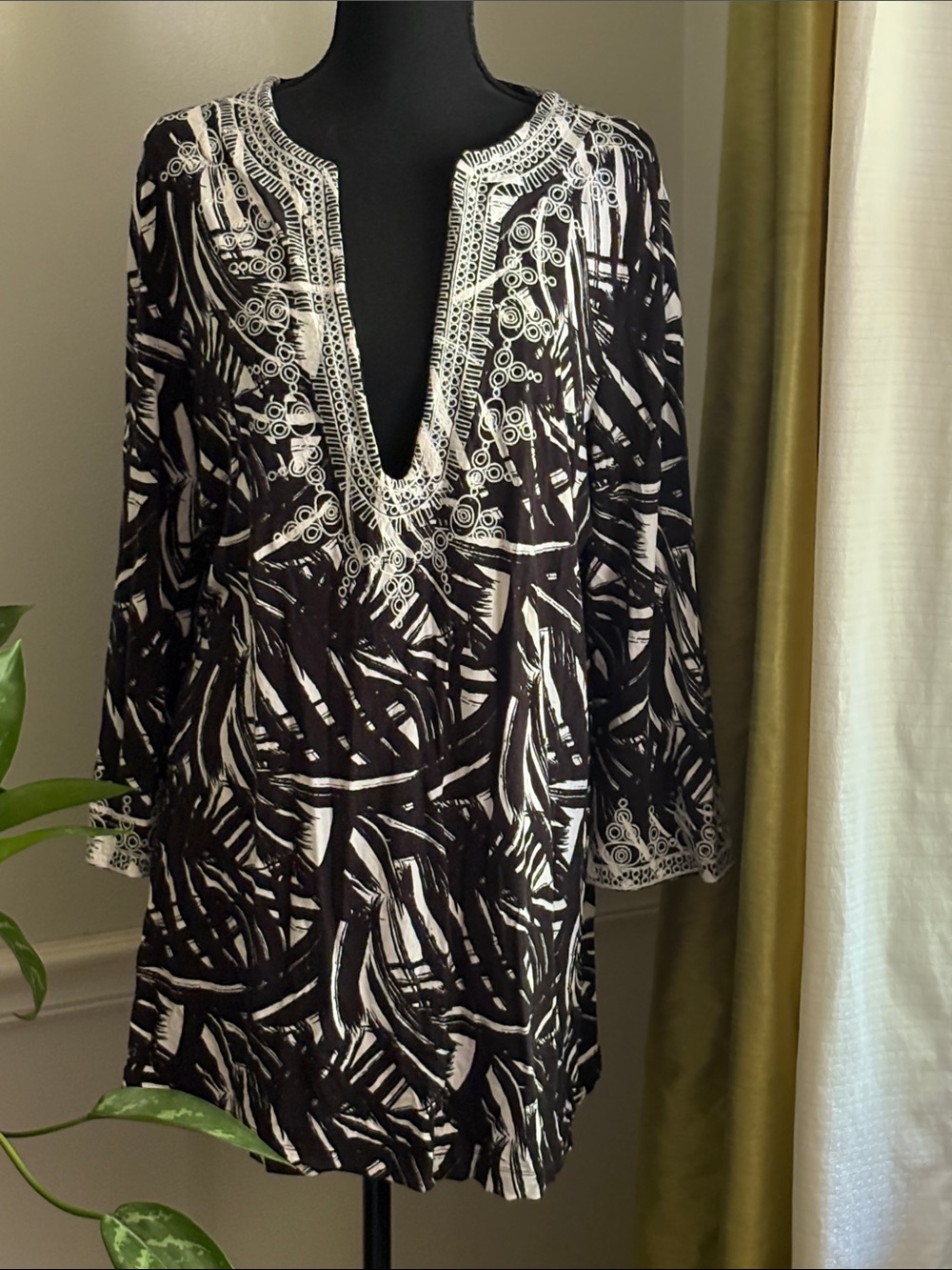 Chico's Black and White Embroidered V-Neck Long Sleeve Dress